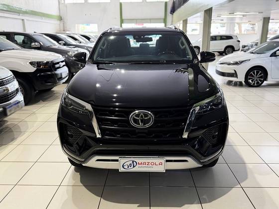 TOYOTA HILUX SW4 2.8 D-4D TURBO DIESEL SRX 7L 4X4 AUTOMÁTICO